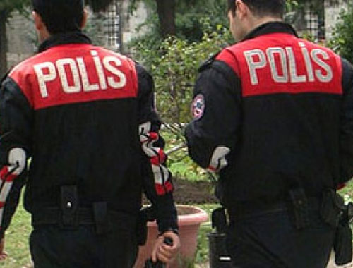 Polis kimlik sorduğunda göstermek mecburi midir?