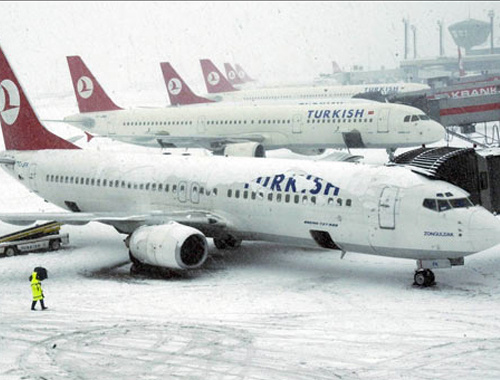 Yoğun kar yağışı nedeni ile uçak seferleri iptal oldu