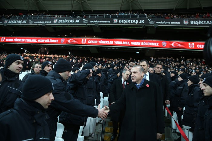 Günün fotoğrafları Erdoğan ve polisler teröre karşı tek yürek