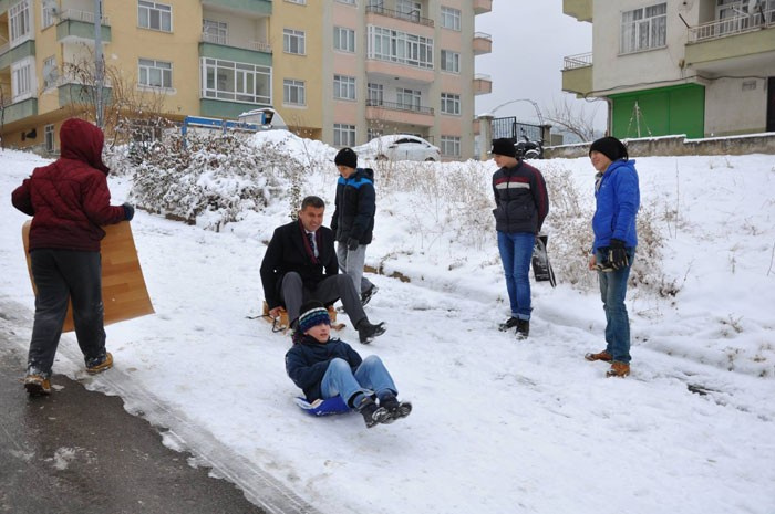 Belediye Başkanının kızak keyfi! Gülümseten kareler