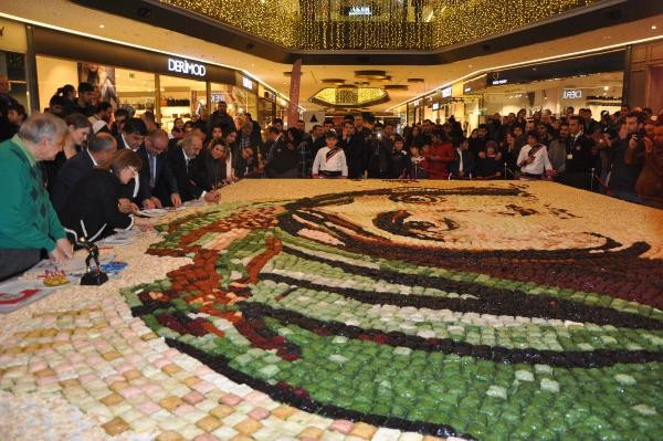 Gaziantep'te 6 bin 160 baklava dilimiyle rekor