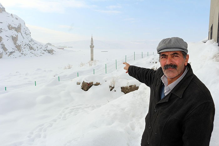 Cami kar altında kaldı! İnanılmaz görüntüler