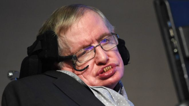 Stephen Hawking hastaneye kaldırıldı son durum
