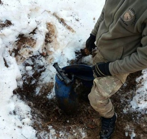 Asker kazdıkça çıktı toprak altına saklamışlar