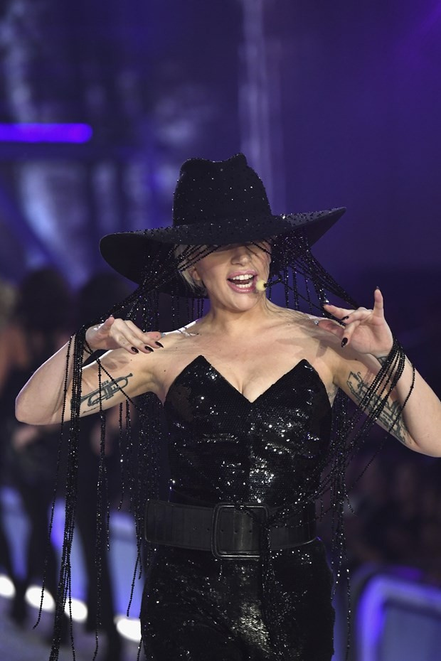 Lady Gaga'nın milyon dolarlık şapkası
