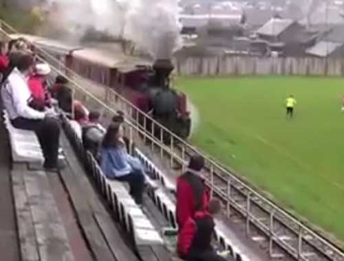 Stadın içinden tren geçiyor Slovakya’dan şaşırtan görüntü