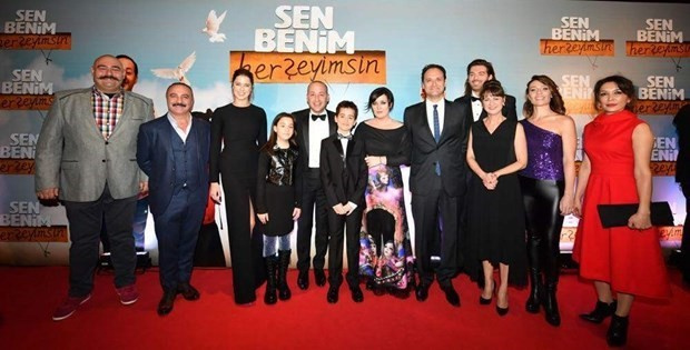 Film galasında yumruk yumruğa kavga 