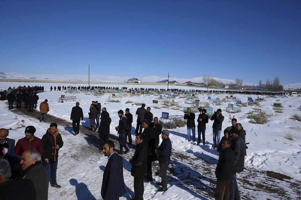 Cizre şehidi Kürtçe ağıtlarla uğurlandı