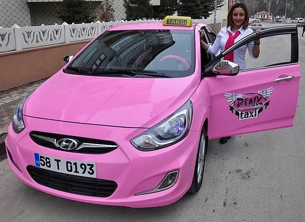Pembe Taksi'ye 'cinsiyetçi' yakıştırması