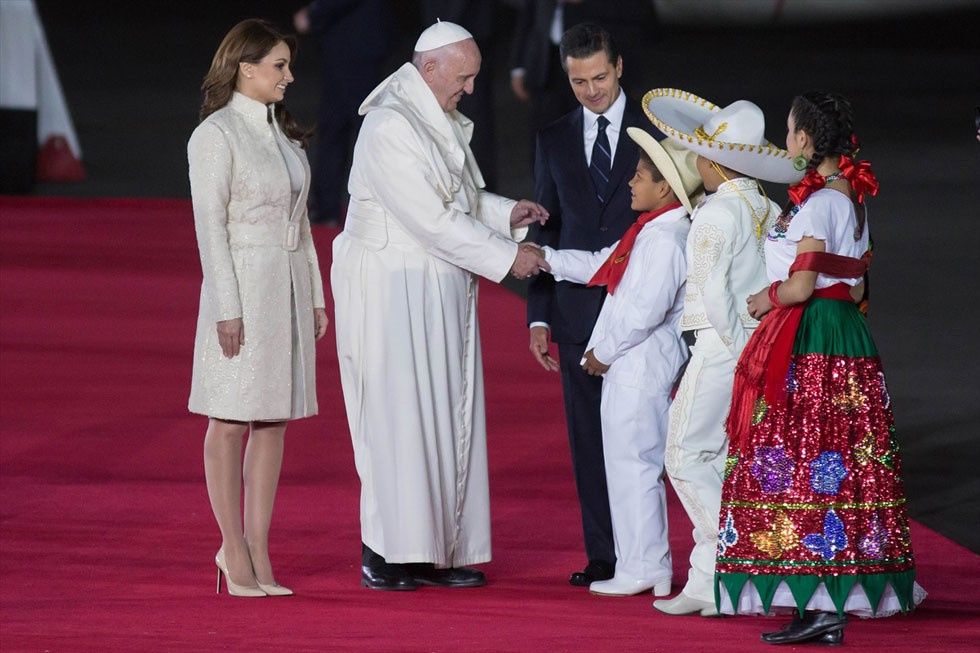 Papa Franciscus'un Meksika'da zor anları!