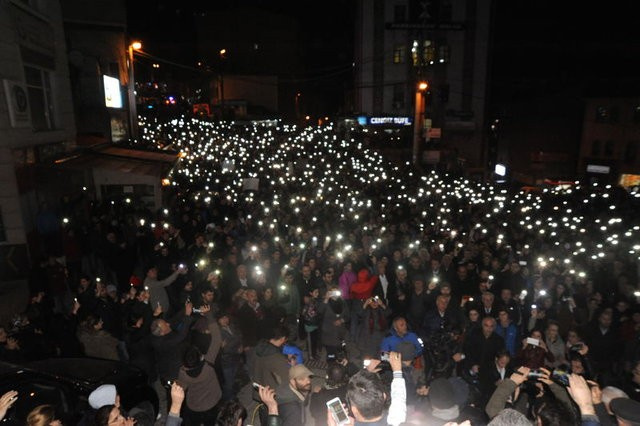 Valilik önünde ışıklı maden protestosu