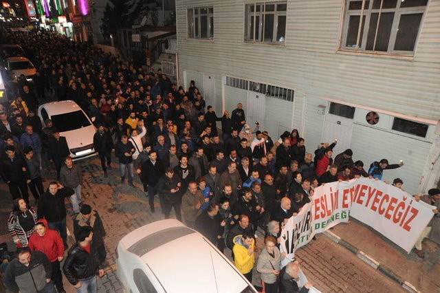 Valilik önünde ışıklı maden protestosu