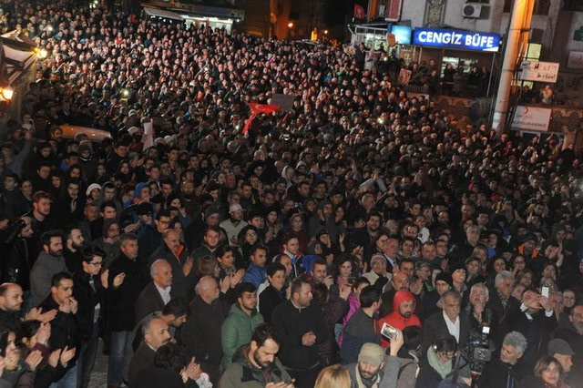 Valilik önünde ışıklı maden protestosu