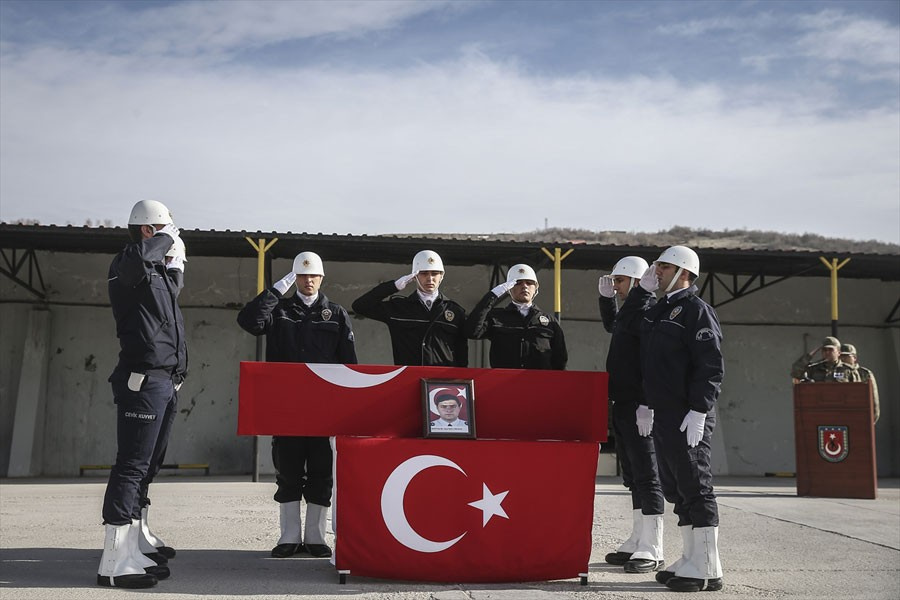 İdil'de şehit olan polis dualarla uğurlandı!