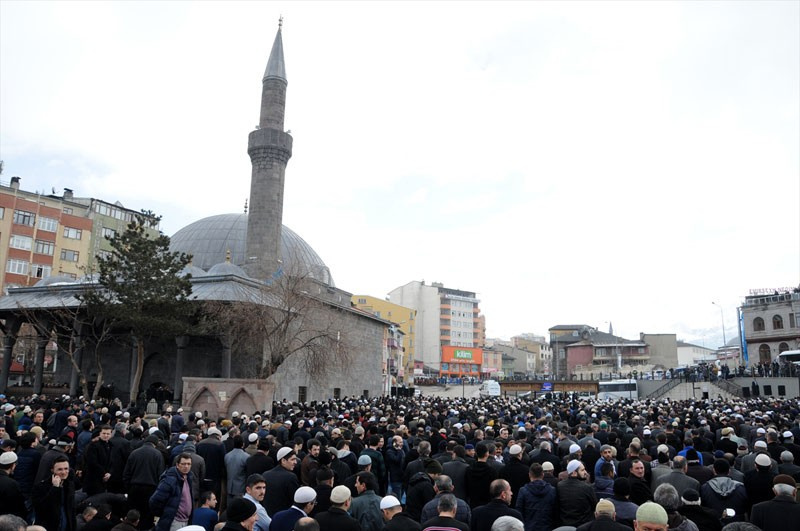 Mehmet Kırkıncı'yı Erzurum'da 20 bin kişi uğurladı