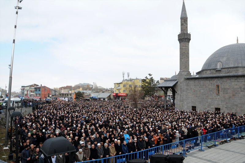 Mehmet Kırkıncı'yı Erzurum'da 20 bin kişi uğurladı