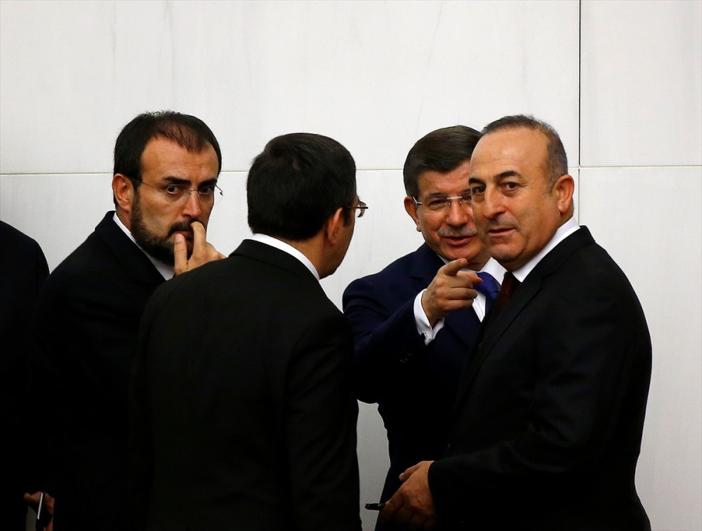 Davutoğlu Çavuşoğlu'na ısrarla ne gösterdi?