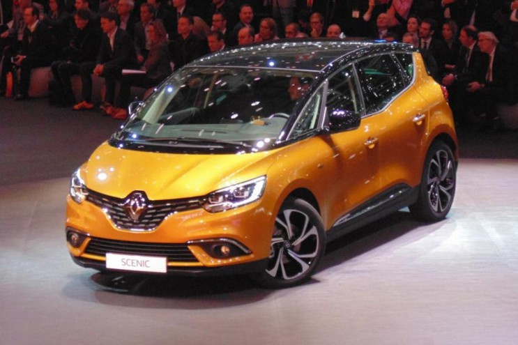 Renault Cenevre'yi salladı! İki dünya prömiyeri yapılıyor