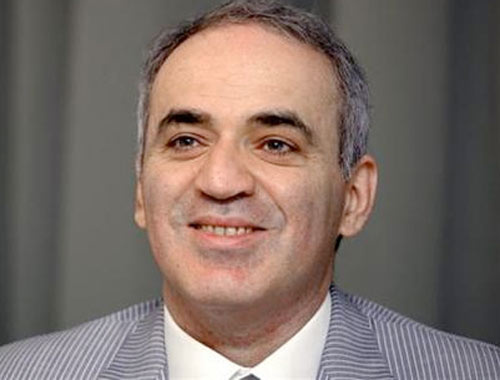 Satranç şampiyonu Kasparov Putin'in hamlesini açıkladı 