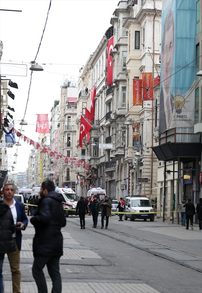 İstiklal caddesinde patlama! Olay yerinden ilk görüntüler 