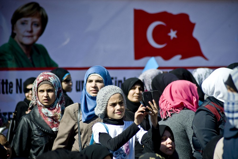 Kilis'te 2 bin kadından Merkel'e davet!