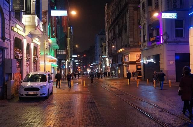 Patlama sonrası dün gece Taksim... Detaya dikkat