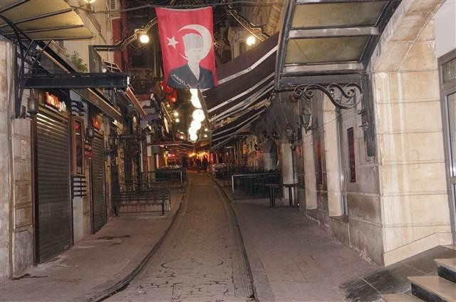 Patlama sonrası dün gece Taksim... Detaya dikkat