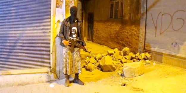 Polis PKK yandaşlarının yüzünü açtığında şaştı kaldı