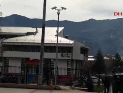 Tunceli Valiliği ile adliye binasının önündeki polis noktasına silahlı saldırı!