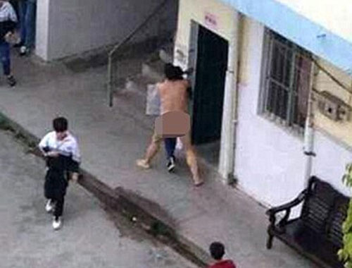 Çin’de öğretmen öğrencisine tecavüz ederken yakalandı