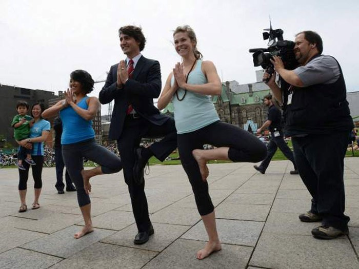 Kanada Başbakanından bakanlar kurulunda ilginç poz!