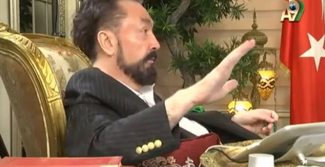 Adnan Oktar'la ilgili ilginç gerçek! Sırrını kediciklere anlattı