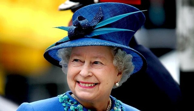 Kraliçe Elizabeth'in daha önce yaptığı işe çok şaşıracaksınız...