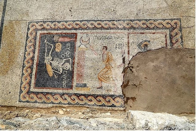 Antakya'da 'en neşeli mozaik' bulundu!