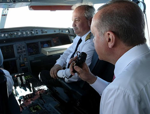Erdoğan uçağın kokpitinden pilotlara seslendi...
