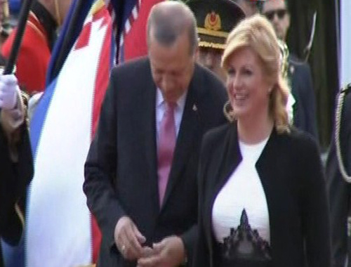 Erdoğan askeri törende cebindeki notla selamladı