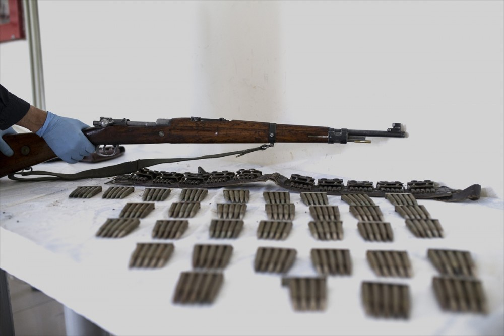 Yüksekova'da ele geçirildi işte teröristlerin tarihi silahı!