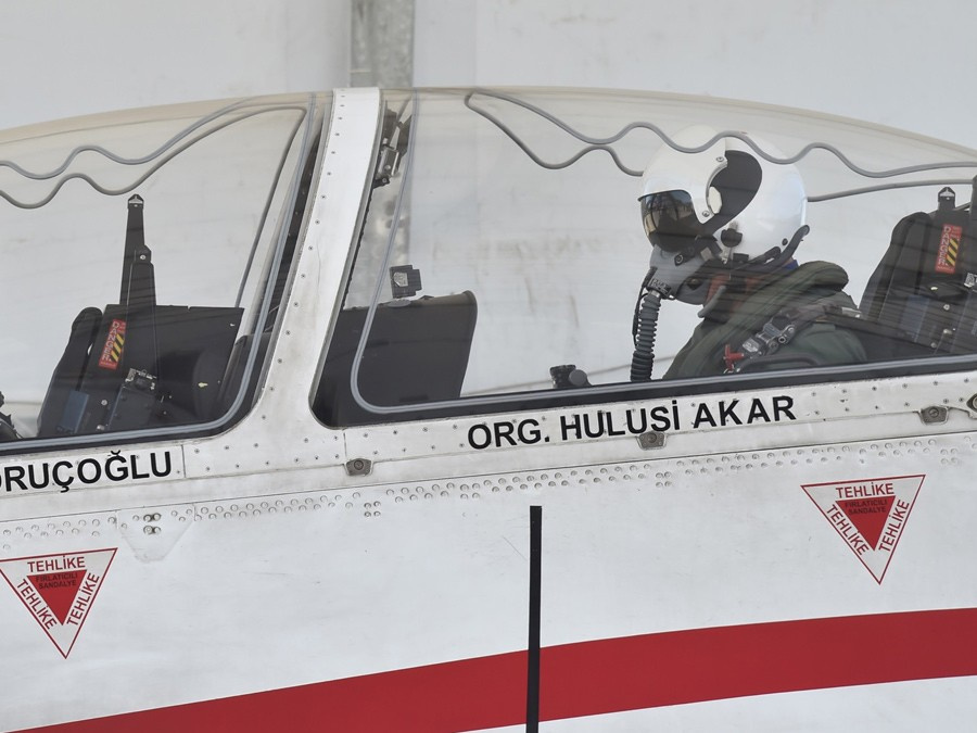 Genelkurmay Başkanı Hulusi Akar eğitim uçağıyla uçtu