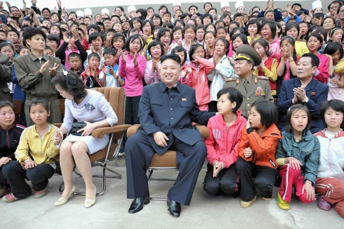 Kim Jong-Un'un seks skandalları bakire kızları toplayıp...