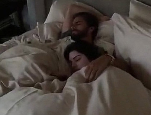 Kardashian sevgilisini ve kardeşini yatakta bastı... 