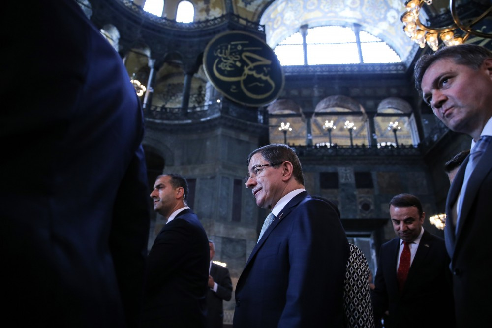 Davutoğlu Ayasofya'da gördüğü manzaraya hayran kaldı!