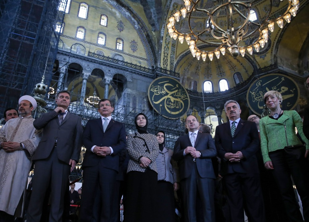 Davutoğlu Ayasofya'da gördüğü manzaraya hayran kaldı!