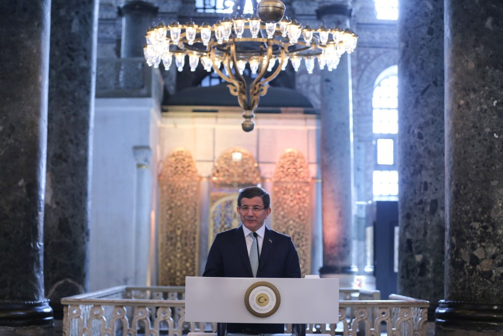 Davutoğlu Ayasofya'da gördüğü manzaraya hayran kaldı!