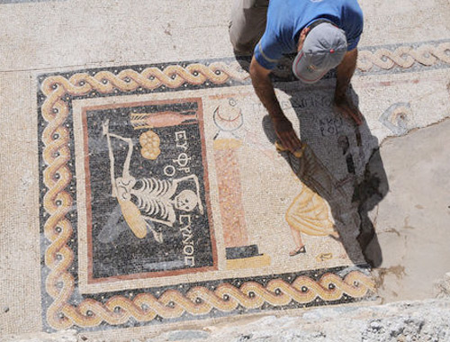 Gündeme oturan mozaiği ortaya çıkaran arkeolog konuştu!