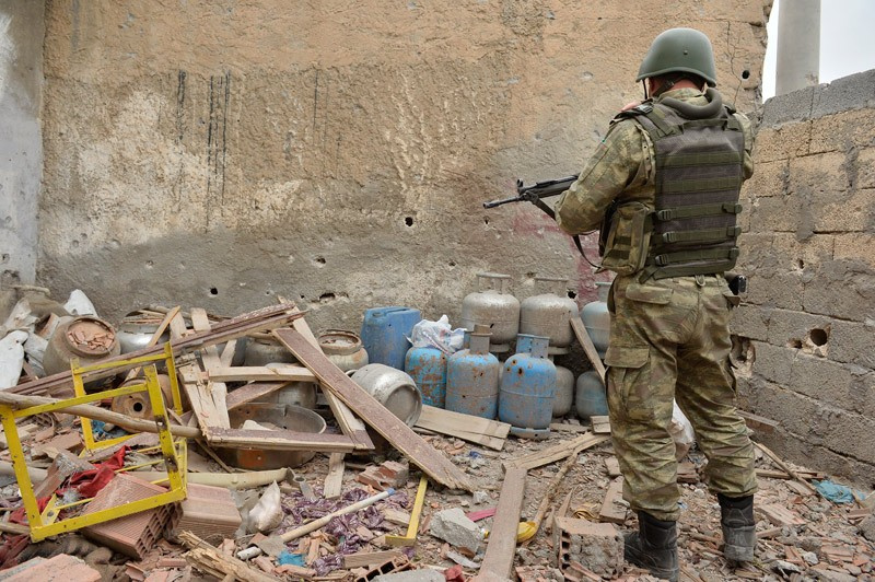 Nusaybin'de askerler ele geçirdi poşetler bakın kimin çıktı!