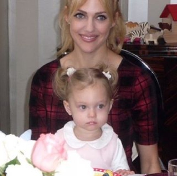 Meryem Uzerli'den bomba fotoğraf sevgilisiyle kızının...