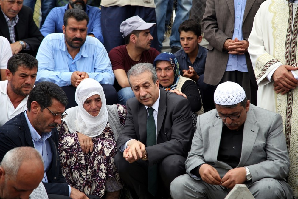 Mehdi Eker Diyarbakır'da gözyaşlarını tutamadı!