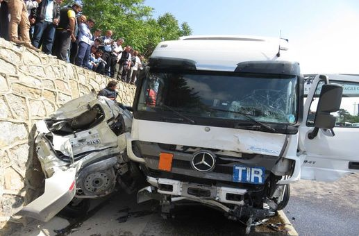 İstanbul'da büyük kaza! TIR dehşeti ölü ve yaralılar var