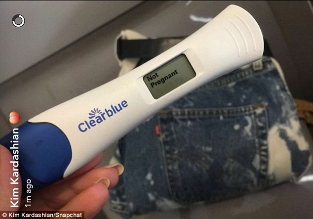 Kim Kardashian hamile mi? Uçakta yaptığı pes dedirtti!