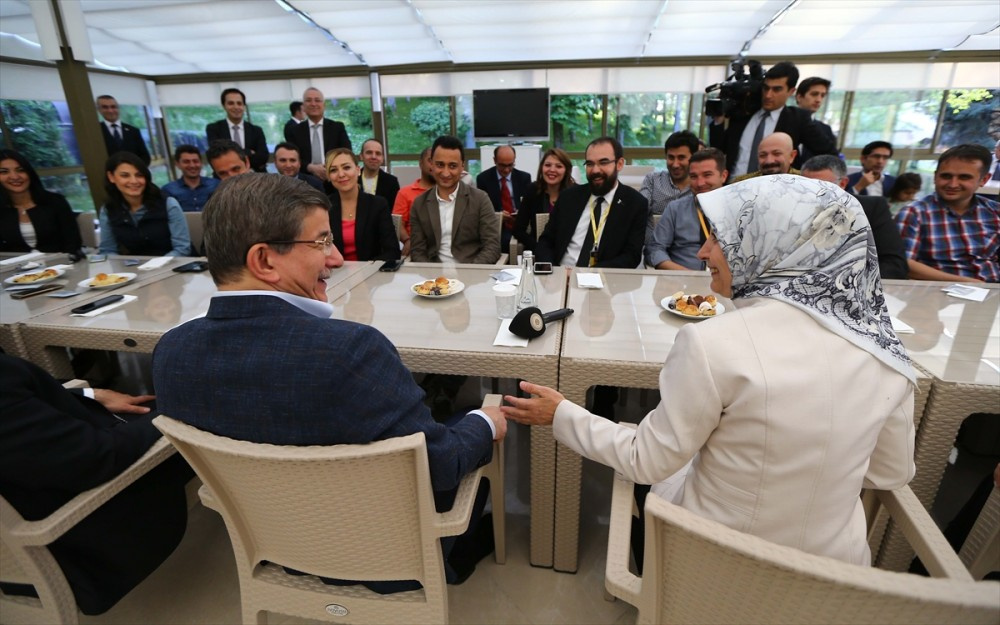  Davutoğlu gazetecilere takıldı! Nerede bende o cesaret